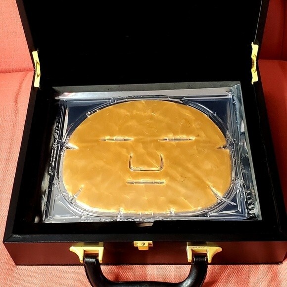 Di’MYOOR  24K Gold Face & Neck Deep Tissue Mask SET of  10 with  Case - Picture 4 of 8
